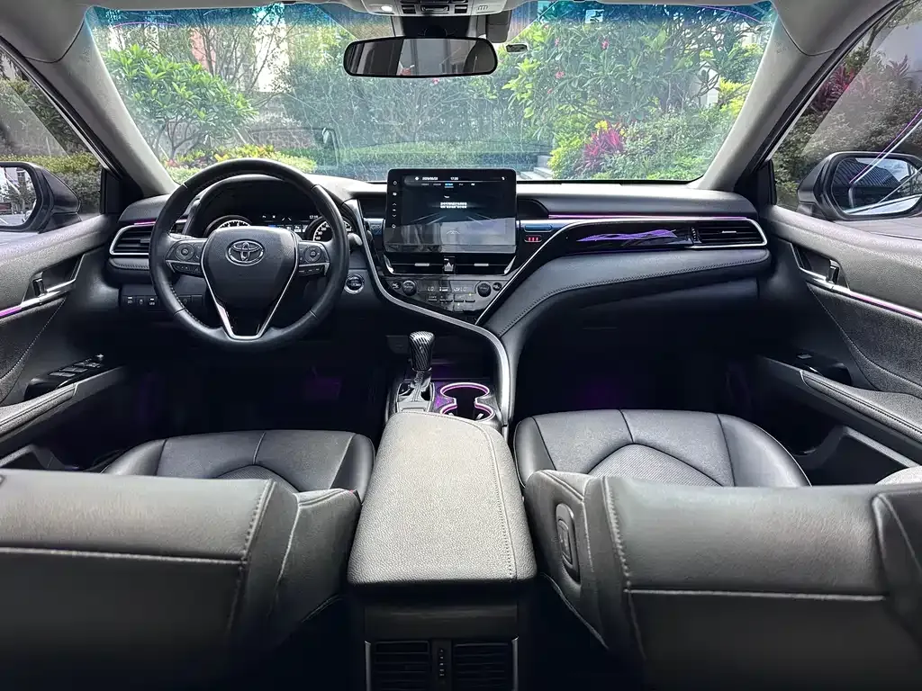 Toyota Camry — фото 4