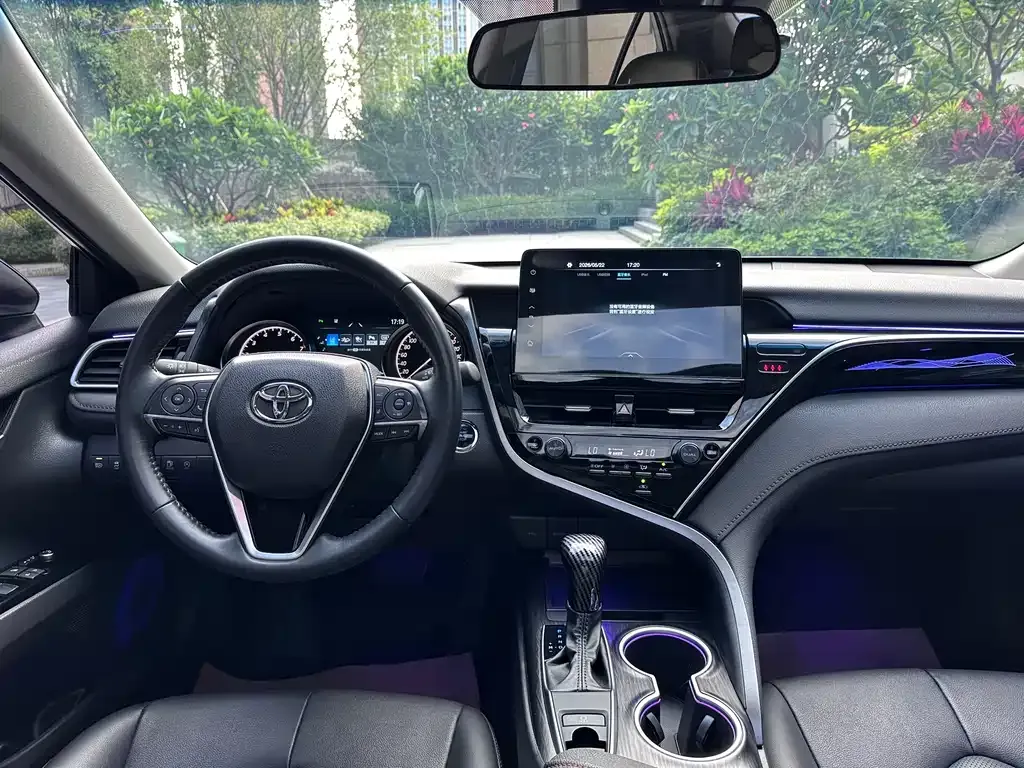 Toyota Camry — фото 5