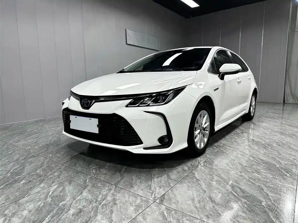 Toyota Corolla — фото 1