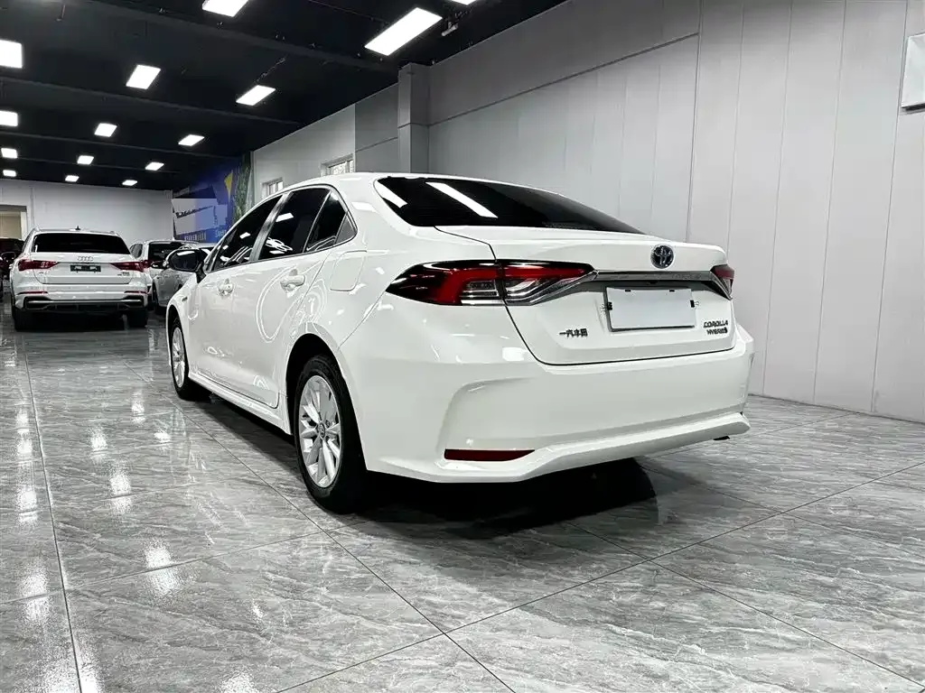 Toyota Corolla — фото 9
