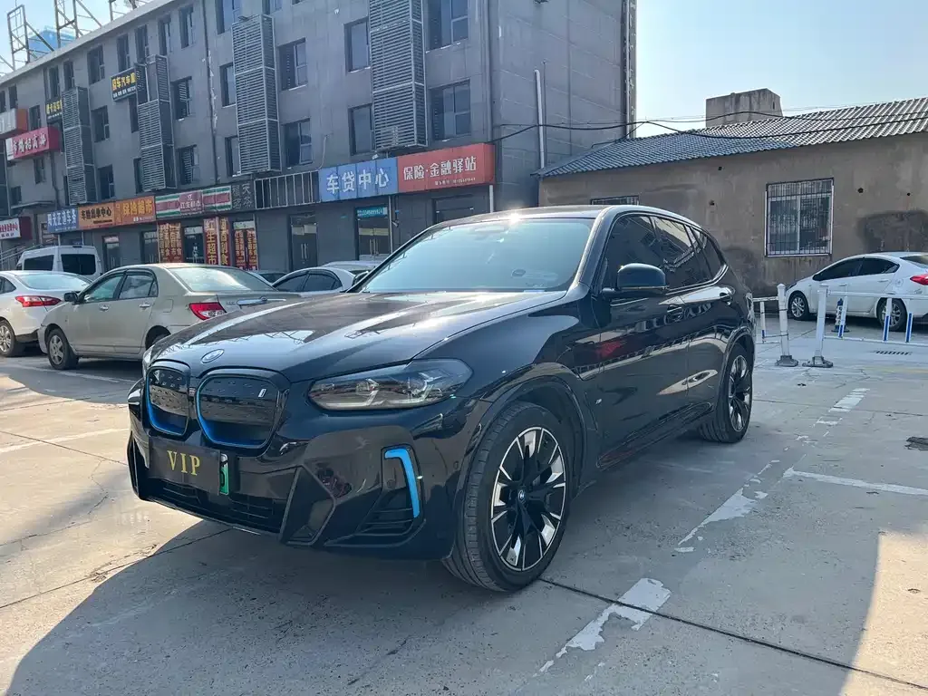 BMW iX3 — фото 1