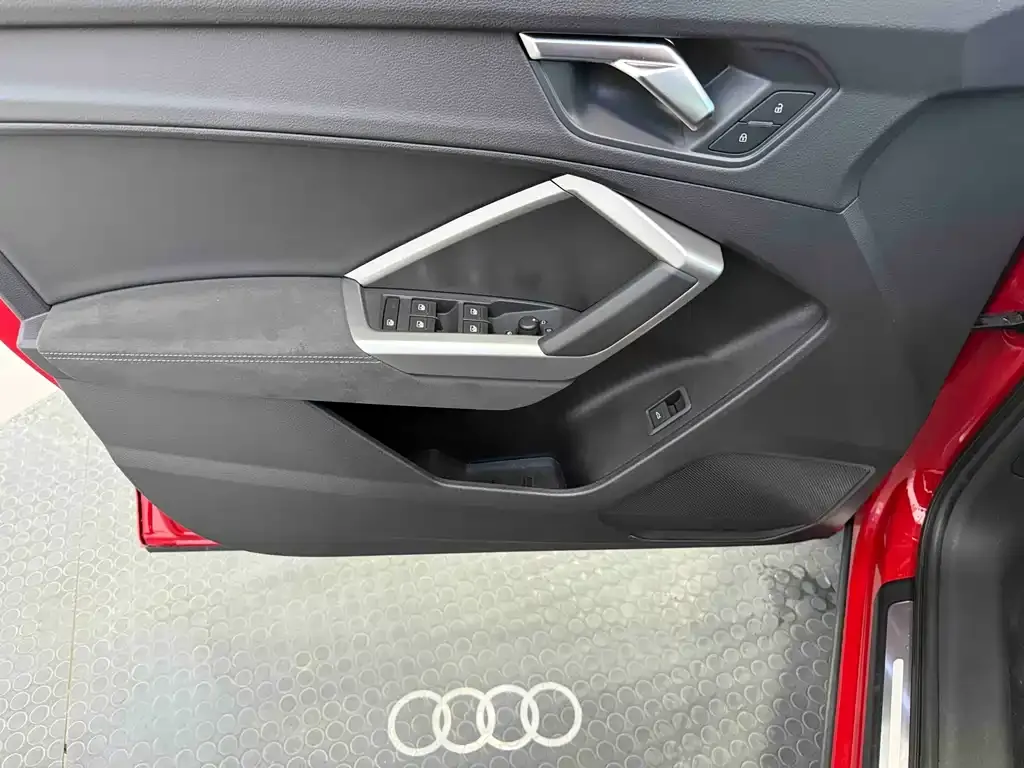 Audi Q3 — фото 9