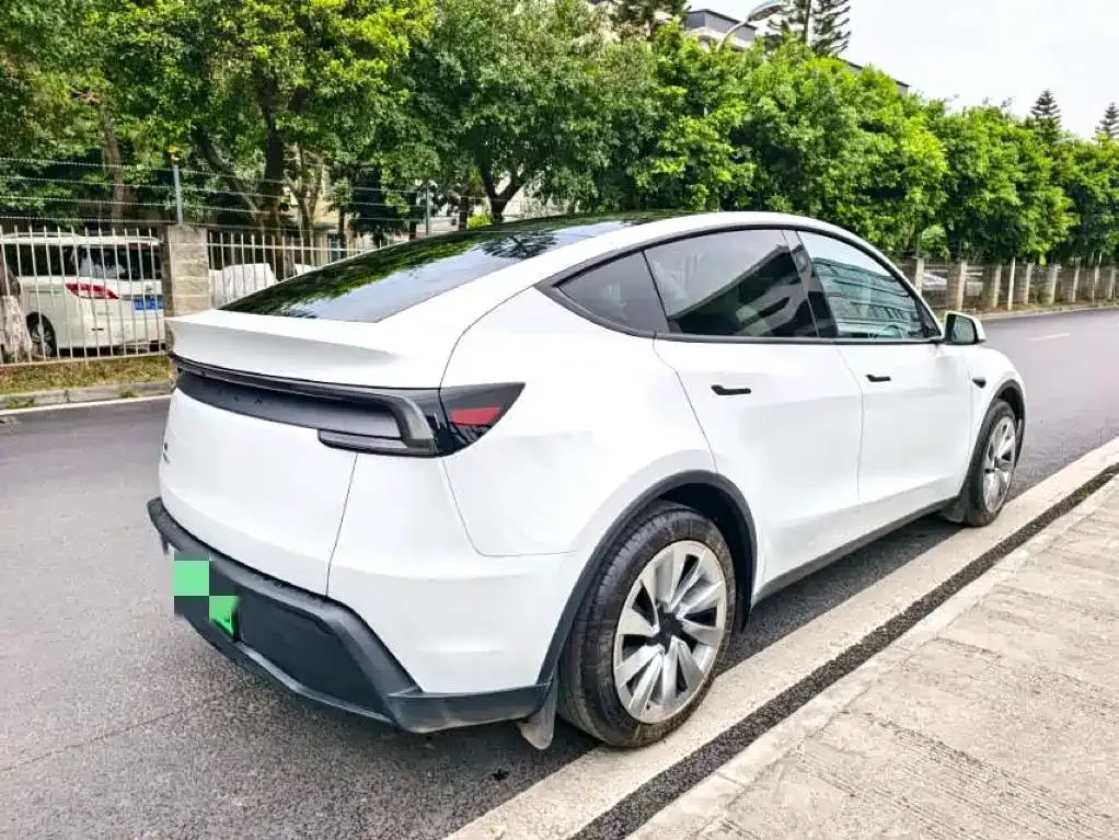 Tesla Model Y — фото 5