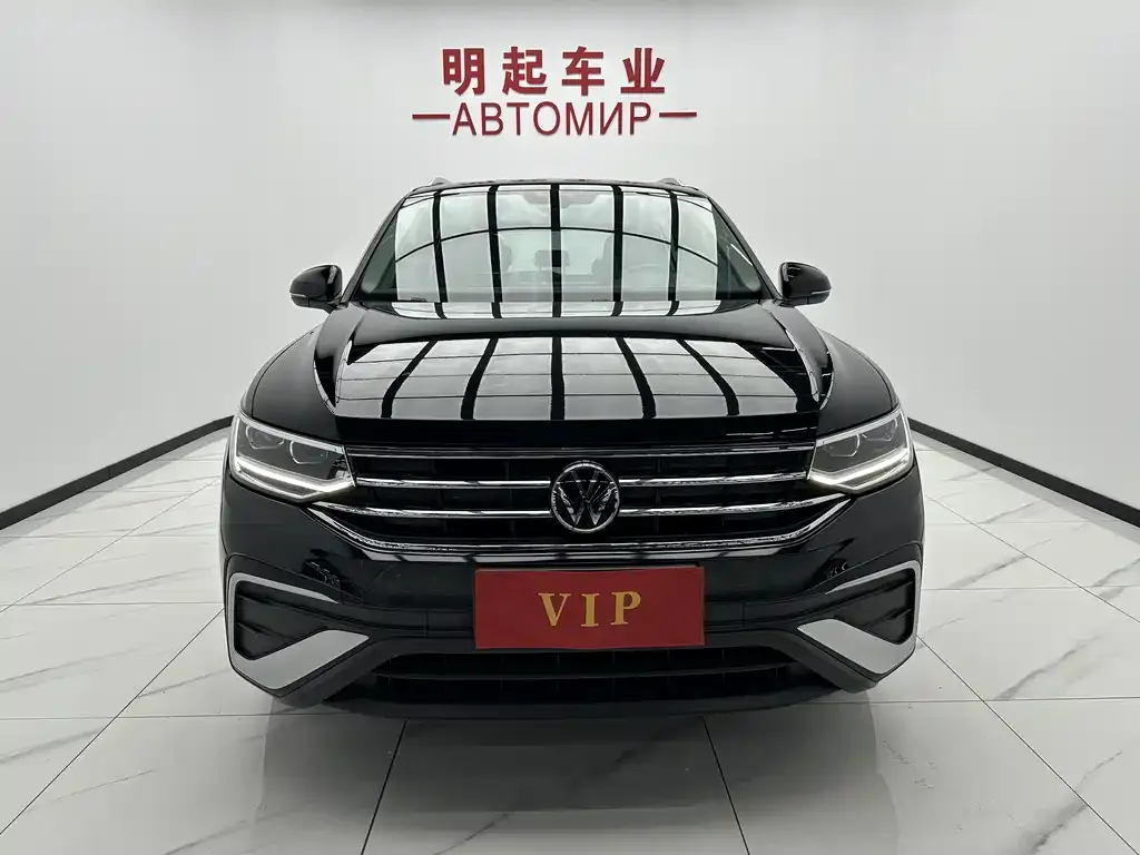 Volkswagen Tiguan L — фото 2