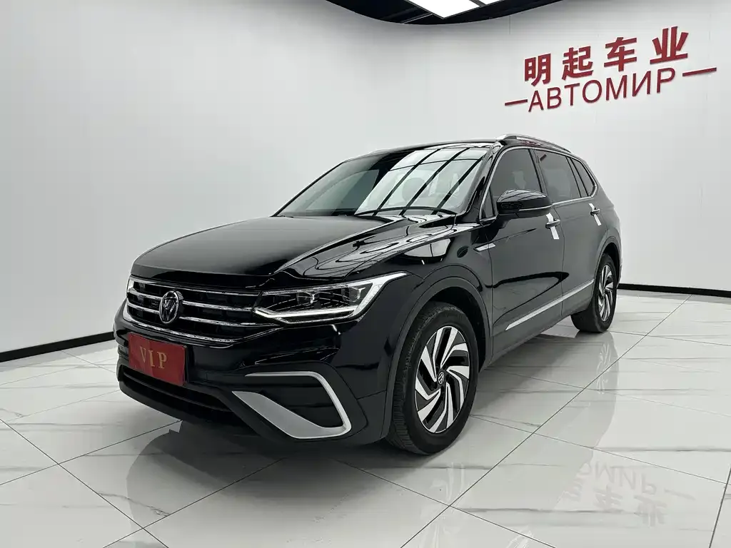 Volkswagen Tiguan L — фото 8