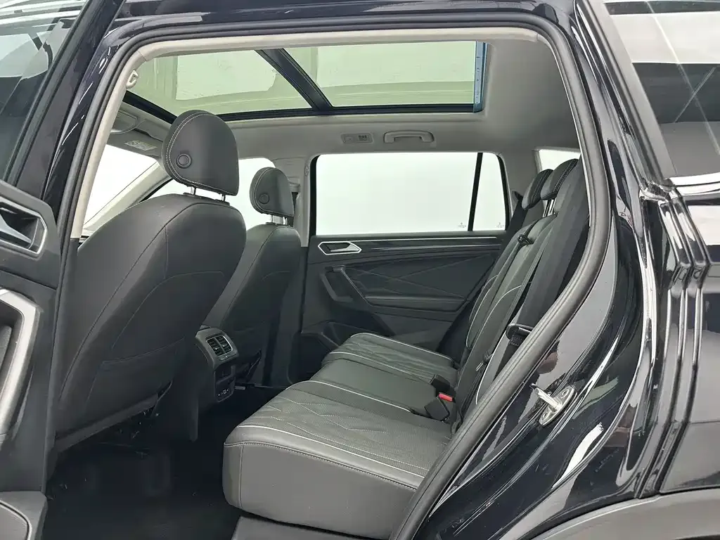 Volkswagen Tiguan L — фото 7