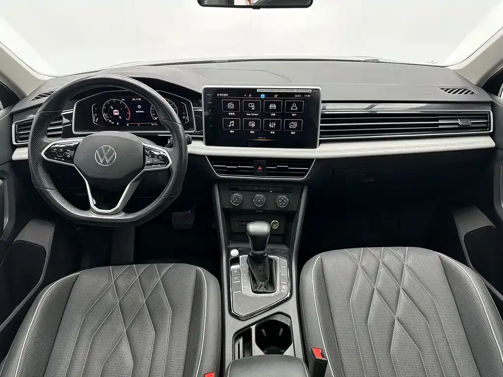 Volkswagen Tiguan L — фото 9