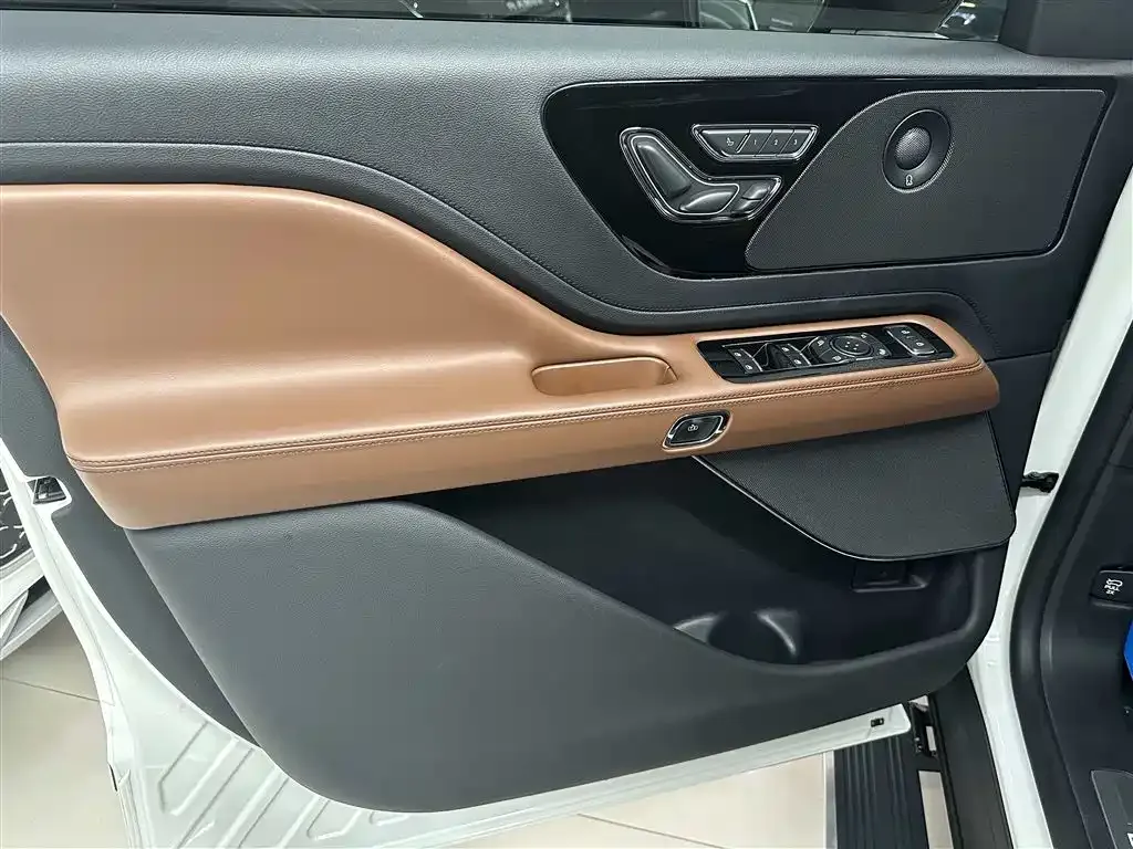 Lincoln Aviator — фото 10