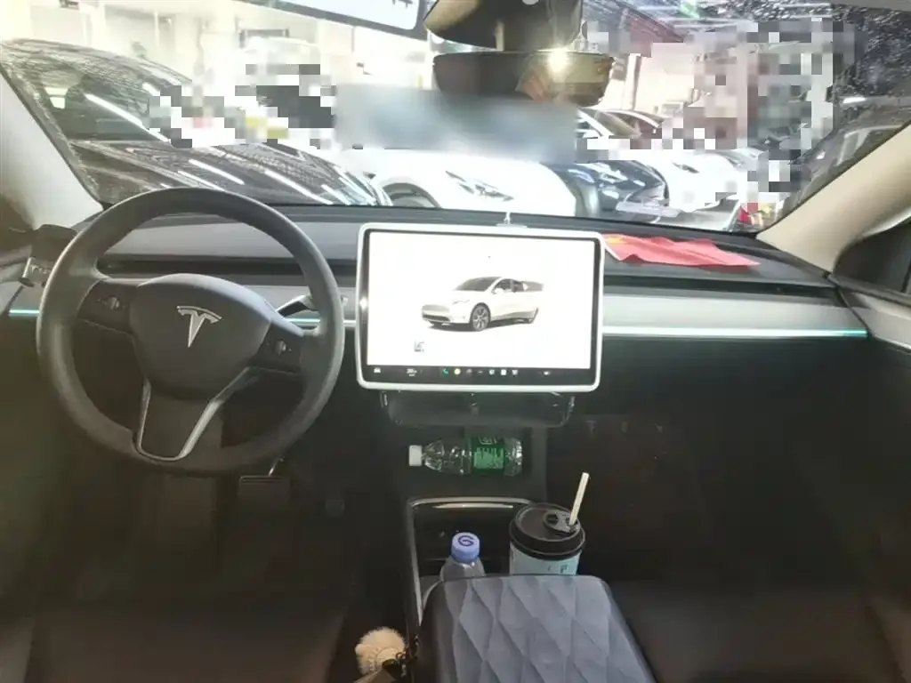 Tesla Model Y — фото 8