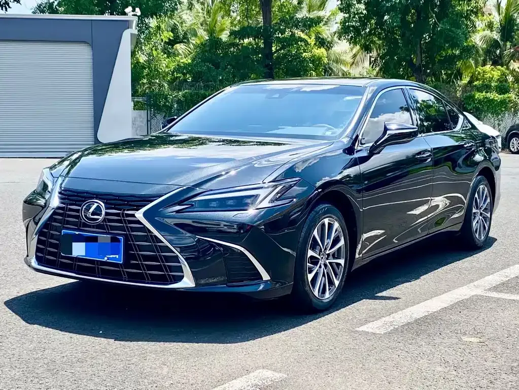 Lexus ES — фото 1