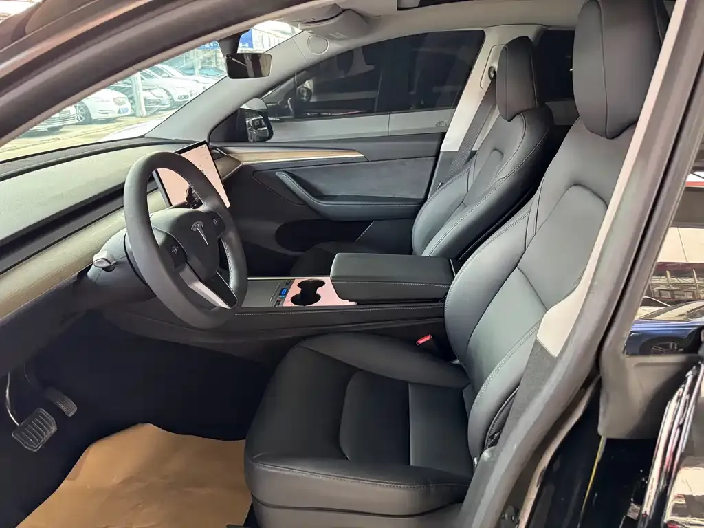 Tesla Model Y — фото 3