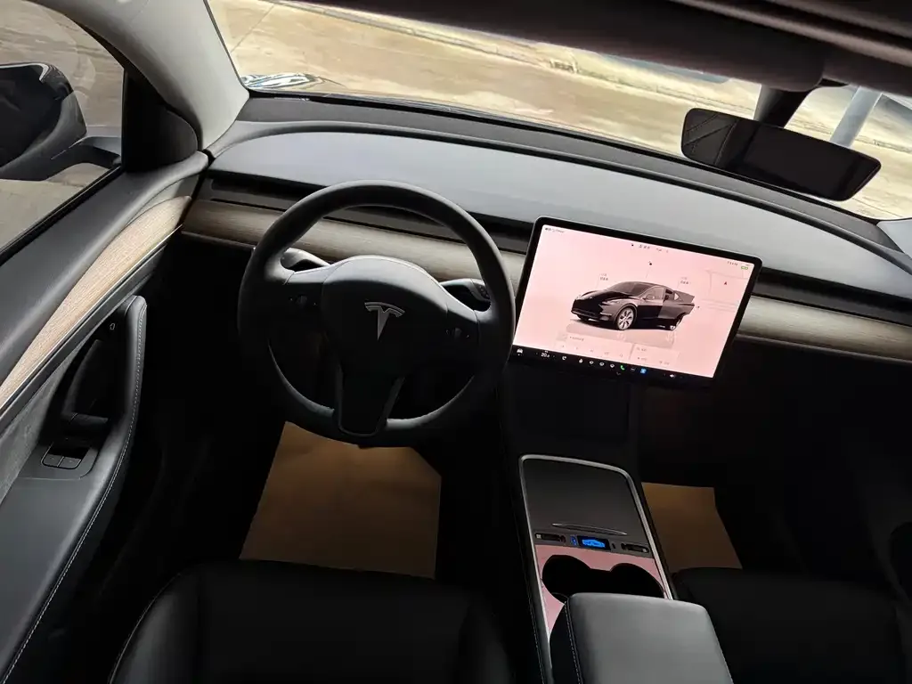 Tesla Model Y — фото 4