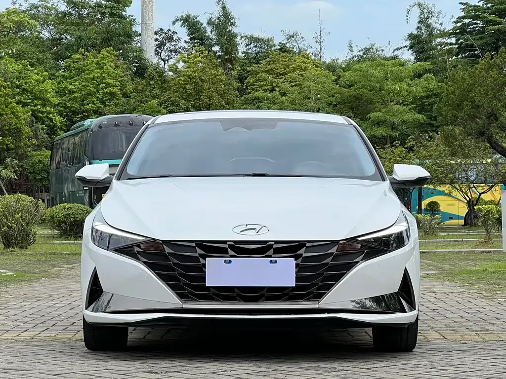 Hyundai Elantra — фото 5