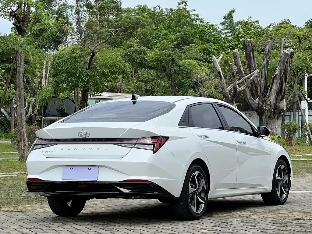 Hyundai Elantra — фото 9