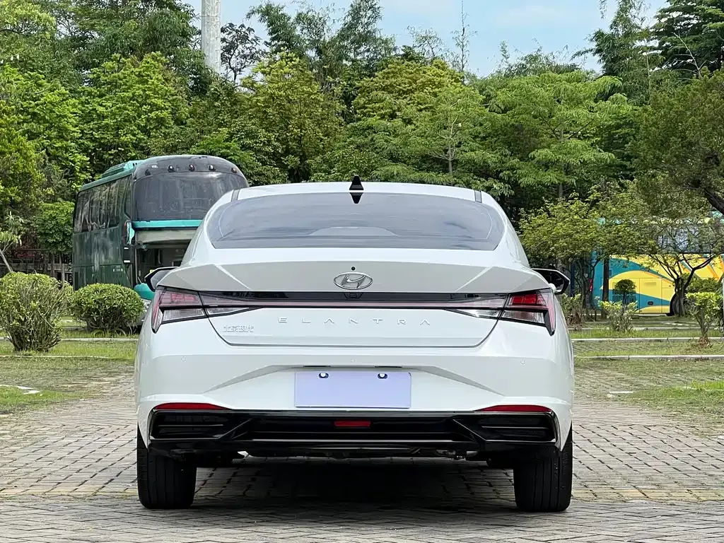 Hyundai Elantra — фото 6