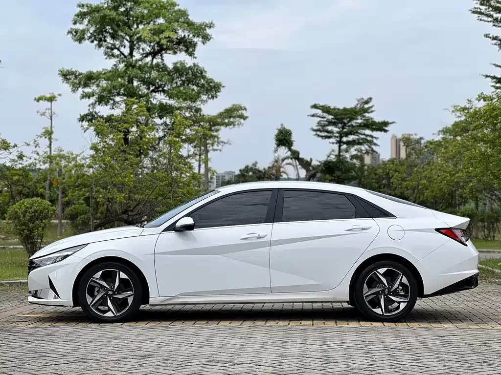 Hyundai Elantra — фото 4
