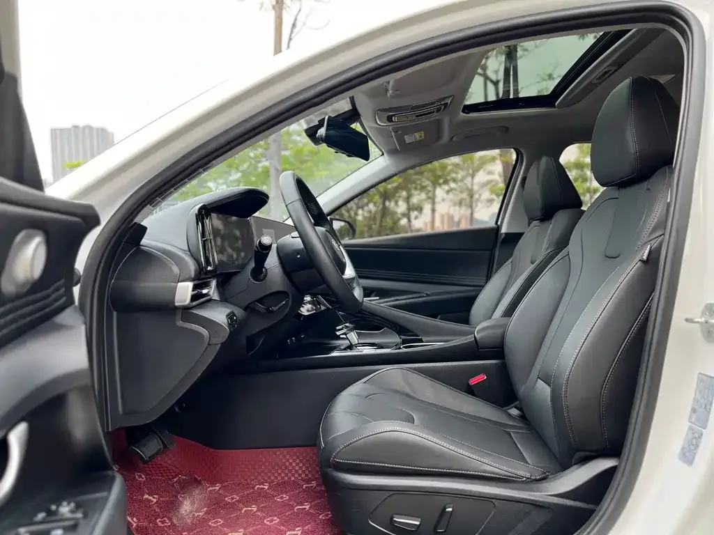 Hyundai Elantra — фото 2