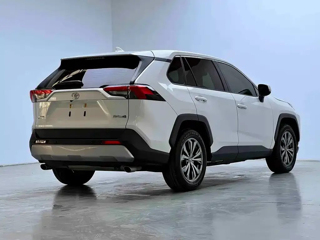 Toyota RAV4 — фото 6