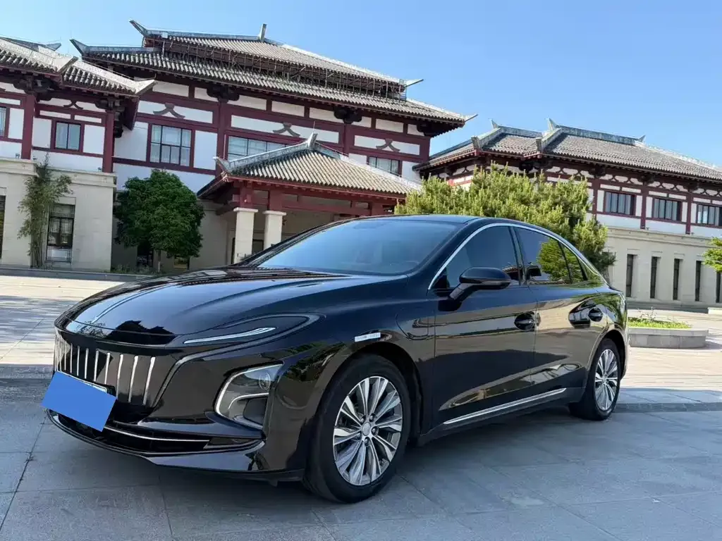 Hongqi E-QM5