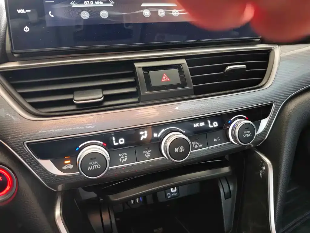 Honda Accord — фото 10