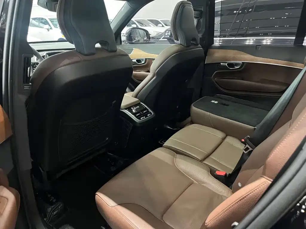 Volvo XC90 2023 из CN, фото 5