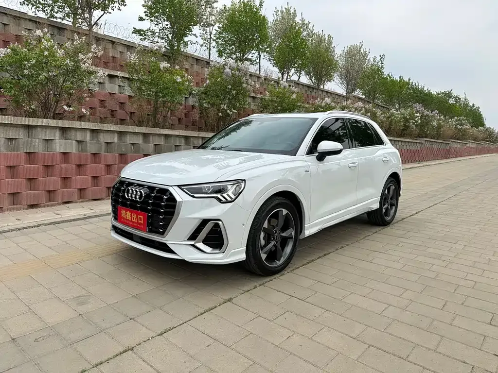 Audi Q3 — фото 1