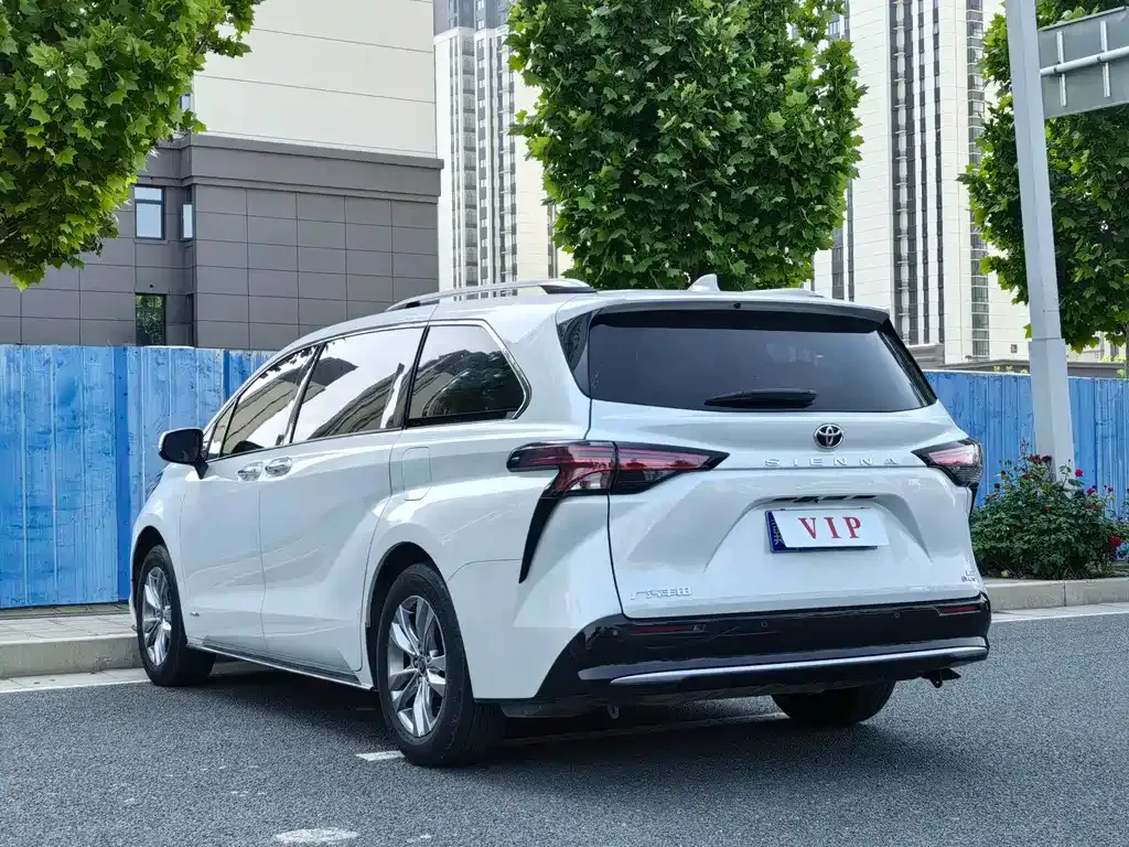 Toyota Sienna — фото 7
