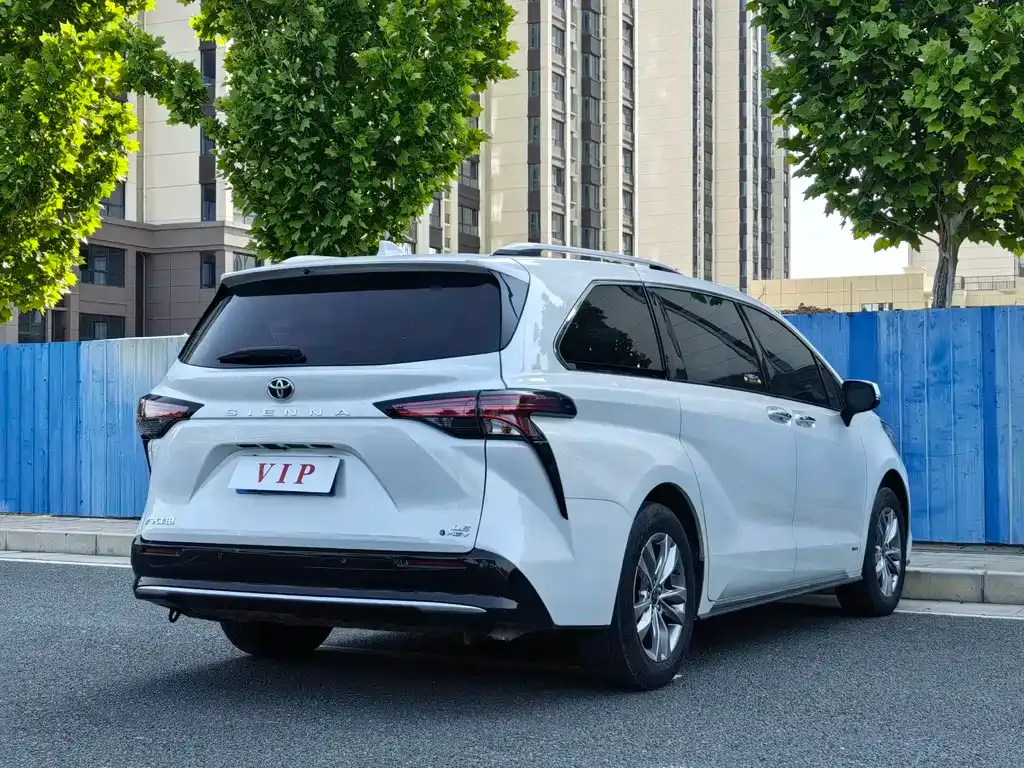 Toyota Sienna — фото 8