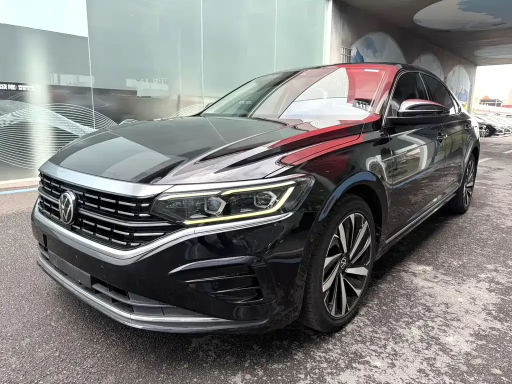 Volkswagen Passat — фото 1