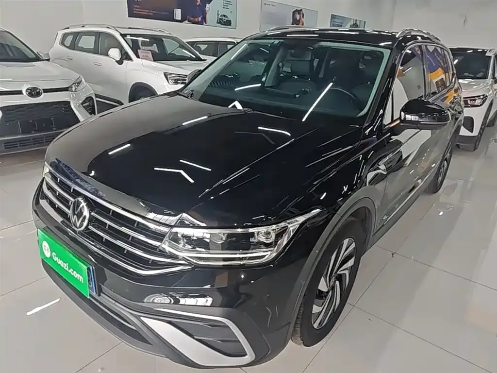 Volkswagen Tiguan L — фото 1