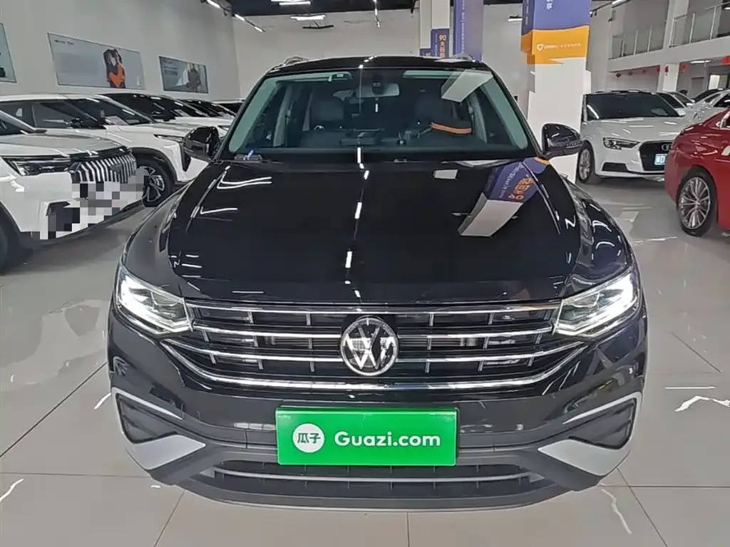 Volkswagen Tiguan L — фото 10