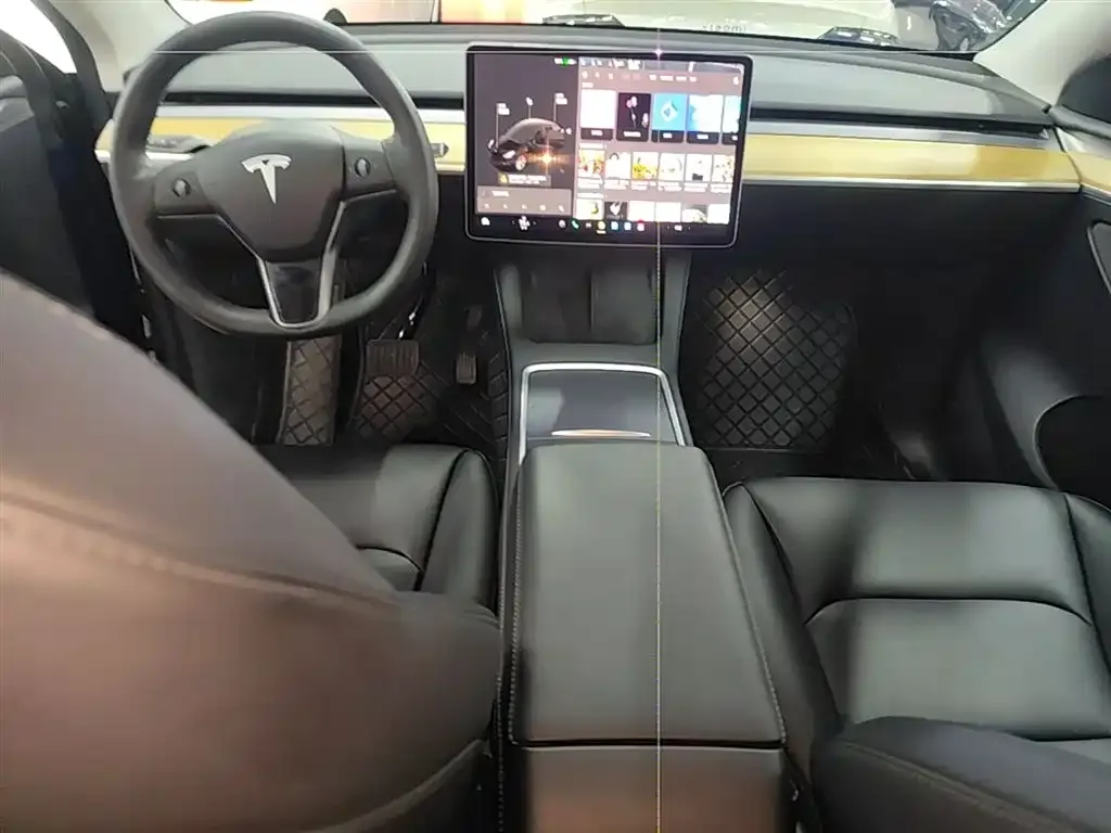 Tesla Model Y — фото 7