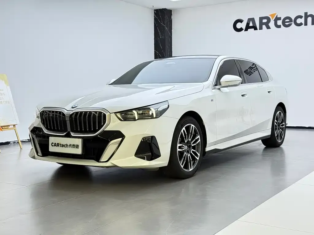BMW 5 Series — фото 1