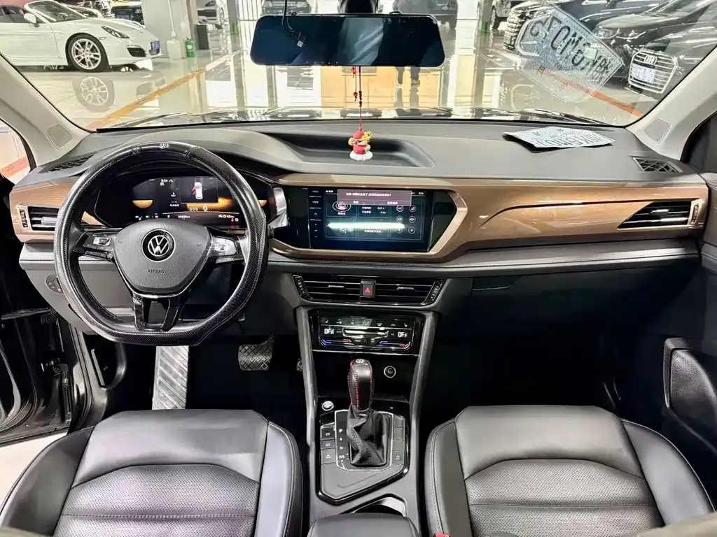 Volkswagen Tharu — фото 3