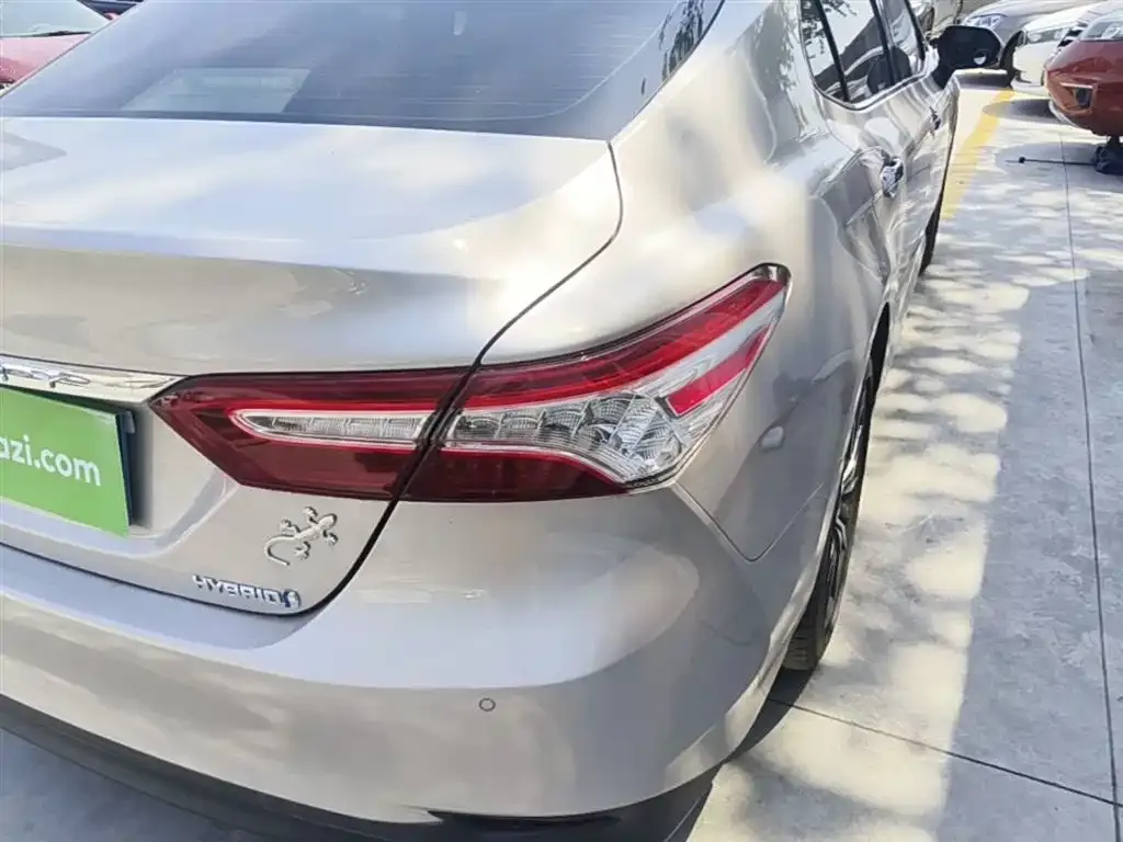 Toyota Camry — фото 3