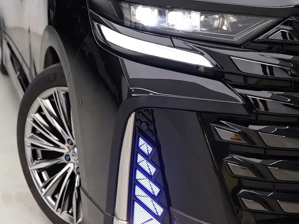 Toyota Vellfire — фото 5