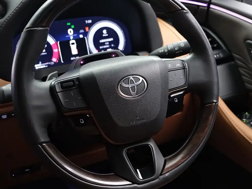 Toyota Vellfire — фото 9