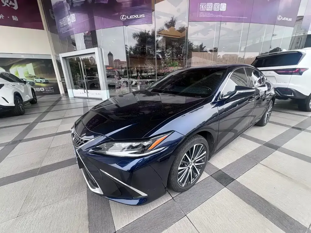 Lexus ES — фото 1