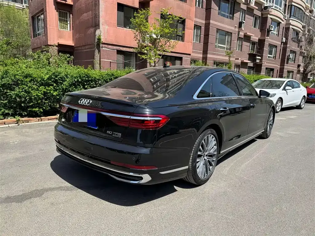 Audi A8 — фото 6