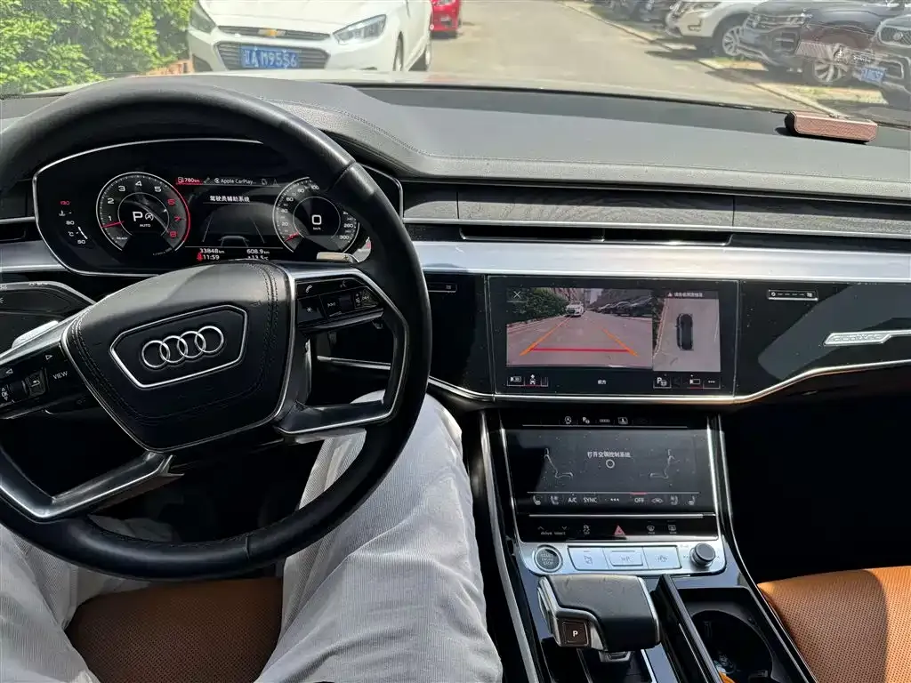 Audi A8 — фото 4