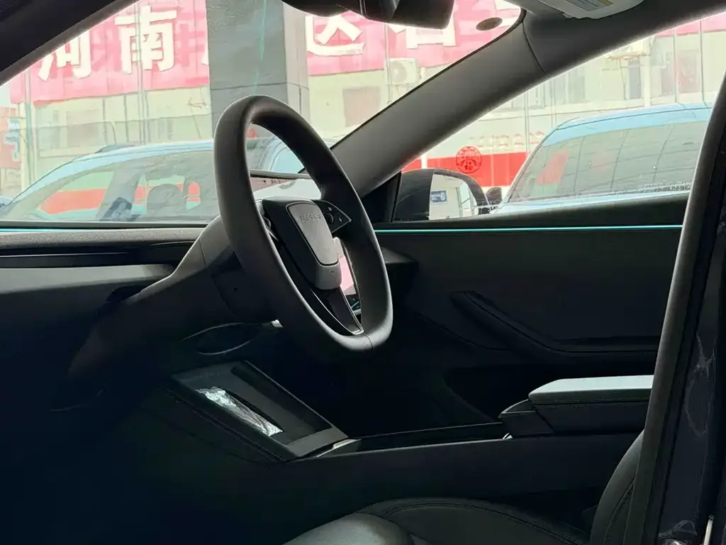 Tesla Model 3 — фото 3