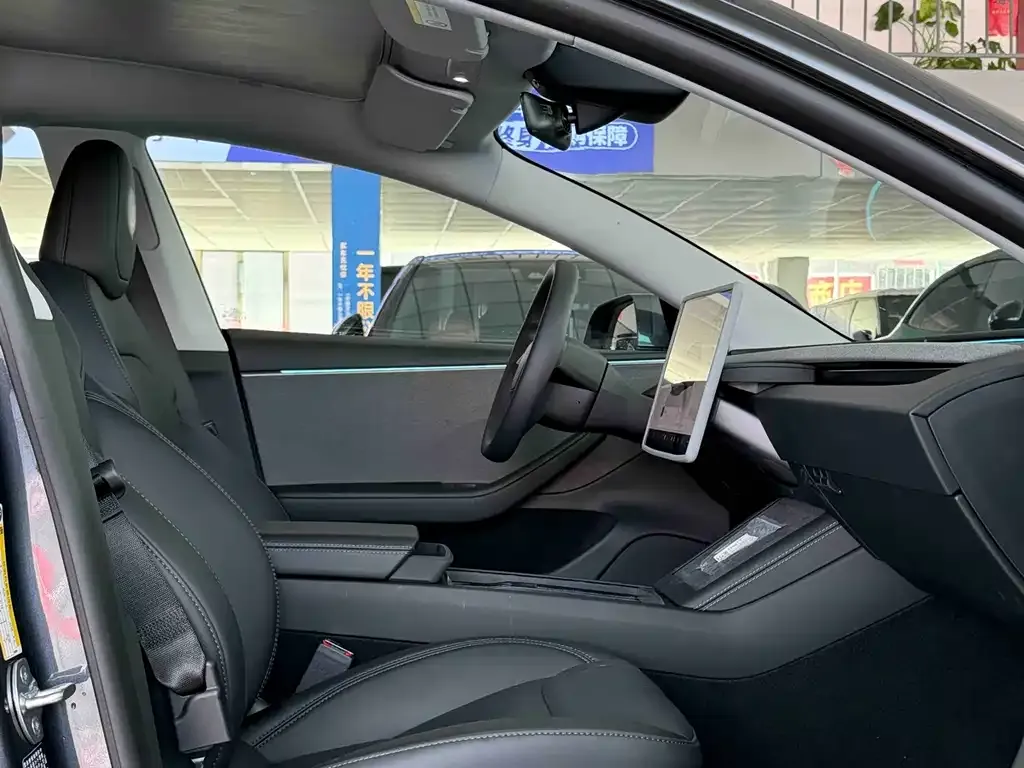 Tesla Model 3 — фото 4