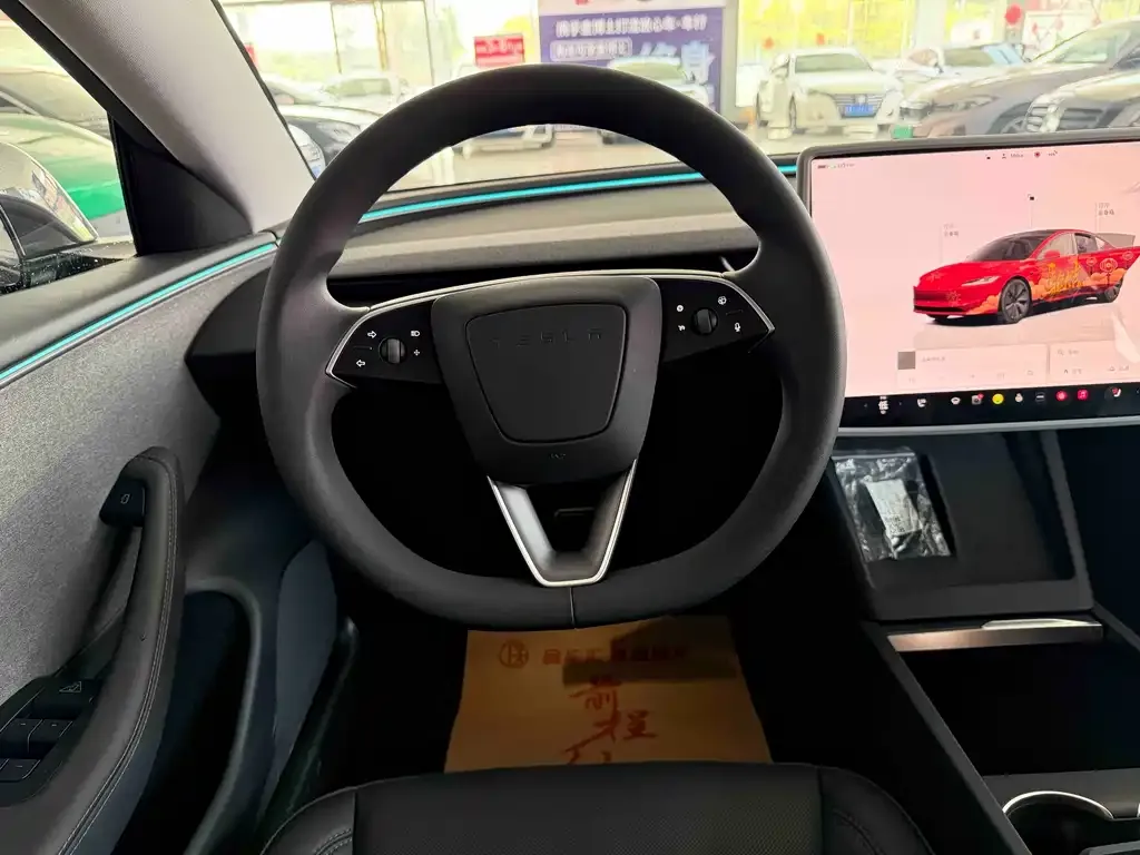 Tesla Model 3 — фото 9