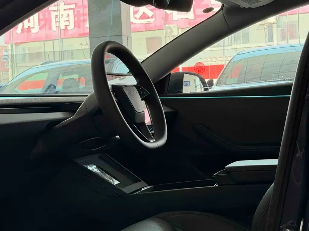 Tesla Model 3 — фото 2