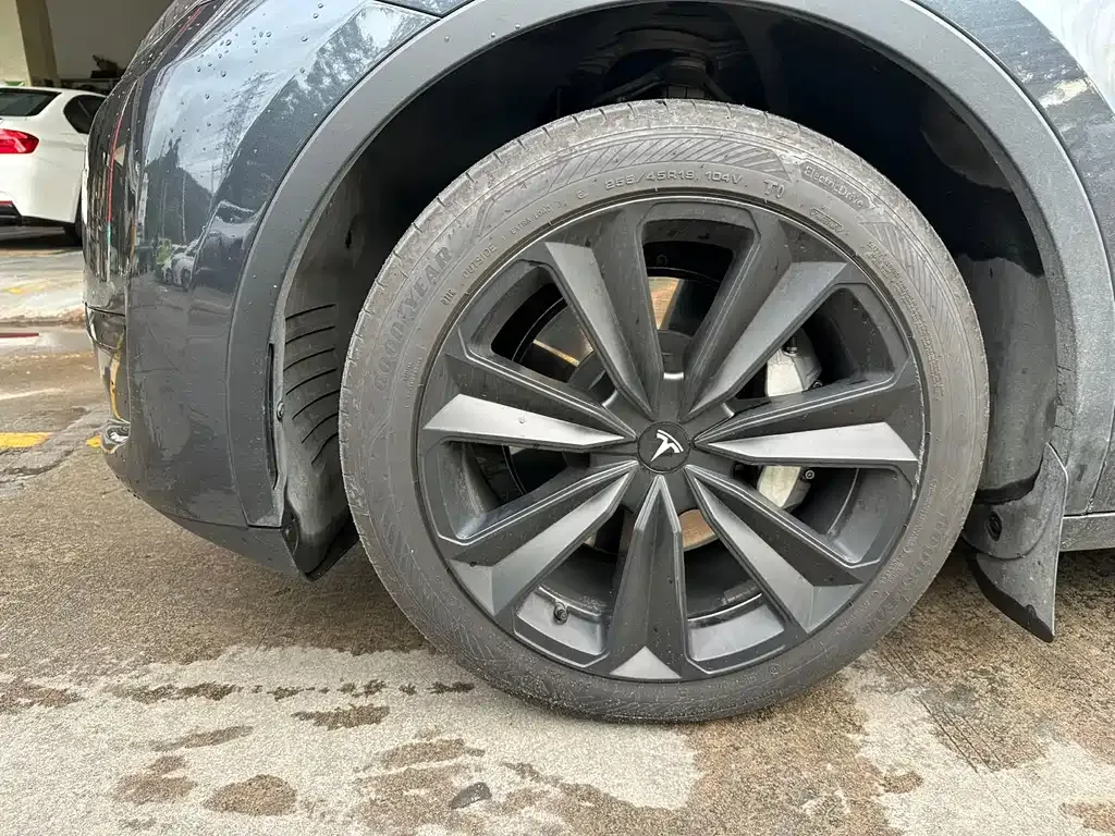 Tesla Model Y — фото 5
