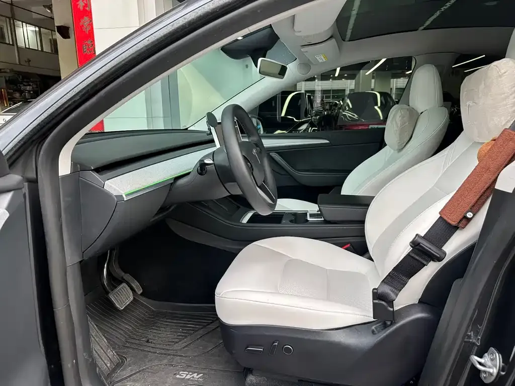 Tesla Model Y — фото 6