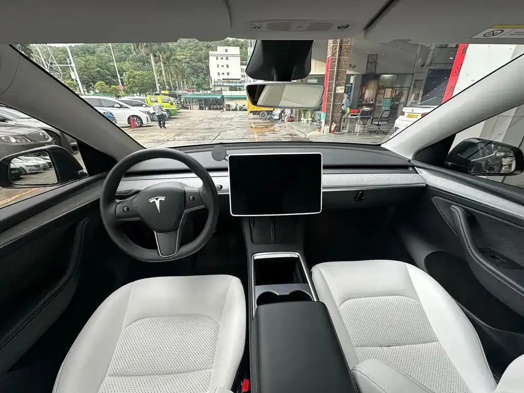 Tesla Model Y — фото 4
