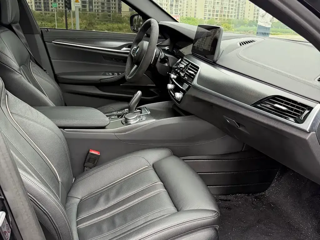 BMW 5 Series (Import) 2022 из CN, фото 2