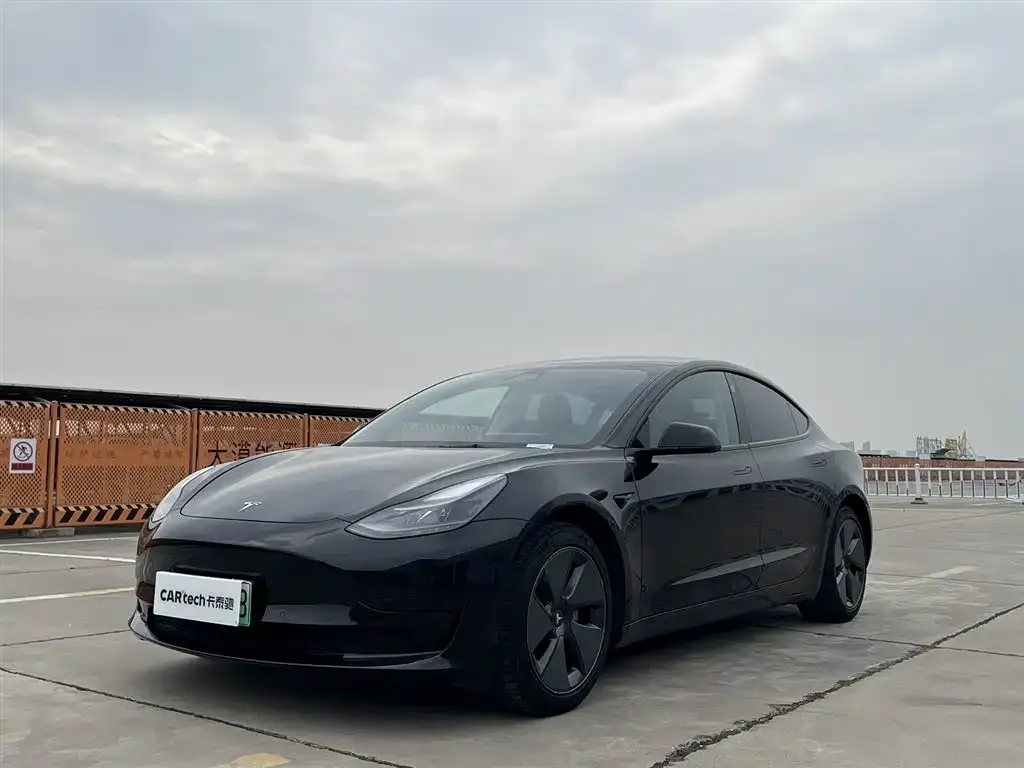Tesla Model 3 — фото 1