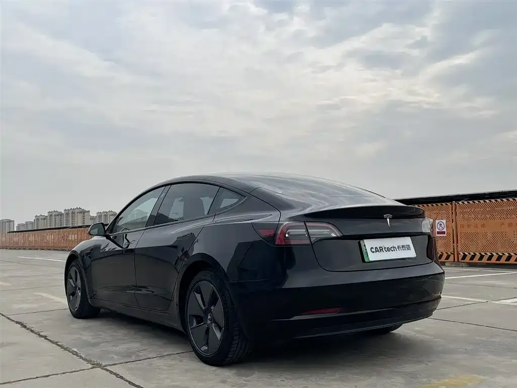 Tesla Model 3 — фото 10